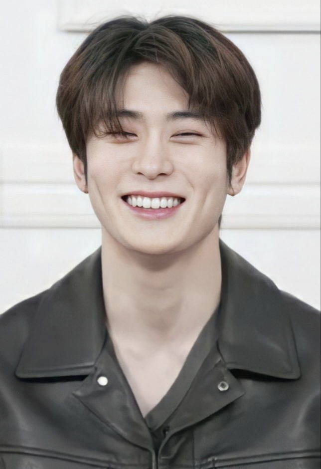 SOC-IE 💛 ˚☽˚.⋆ tweet media