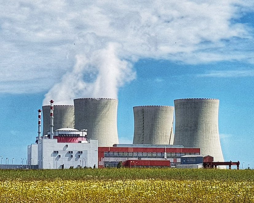 ЧЕХЭД ЦӨМИЙН ЭРЧИМ ХҮЧ чухал үүрэг гүйцэтгэдэг - цахилгаан эрчим хүчний үйлдвэрлэлийн бараг 40%-ийг эзэлдэг бөгөөд бохирдол, CO₂гүйгээр тогтвортой хангамжийг хангахад тусалдаг. ☢️