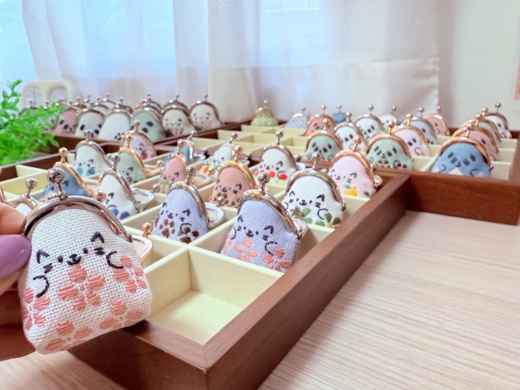 kogin_stitch's tweet photo. にゃんにゃんにゃん✨🤎
にゃんこ博覧会のチケット情報です！
初めてこぎにゃんいっぱいのブースを作ります✨久しぶりに猫ちゃん形のポニーフックやブローチも♪
にゃんこ大好きな方々の皆さんとお会いできるのを心から楽しみにしてます✨
作家さんお客様、皆んなで一緒に楽しみたいです✨🤎🐈 https://t.co/TA1AwZsmpj