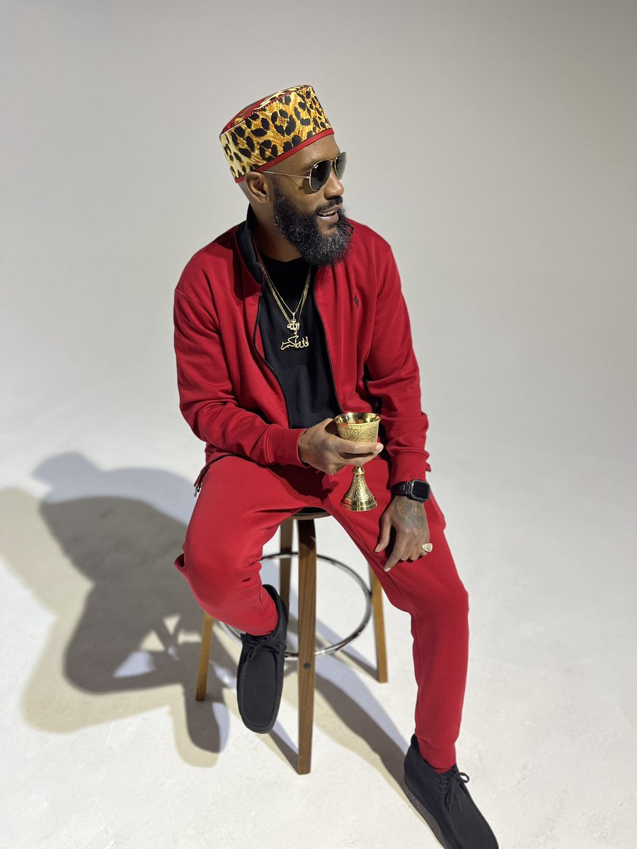 Hashgotbars's tweet image. Stop trying to build the team and become it!