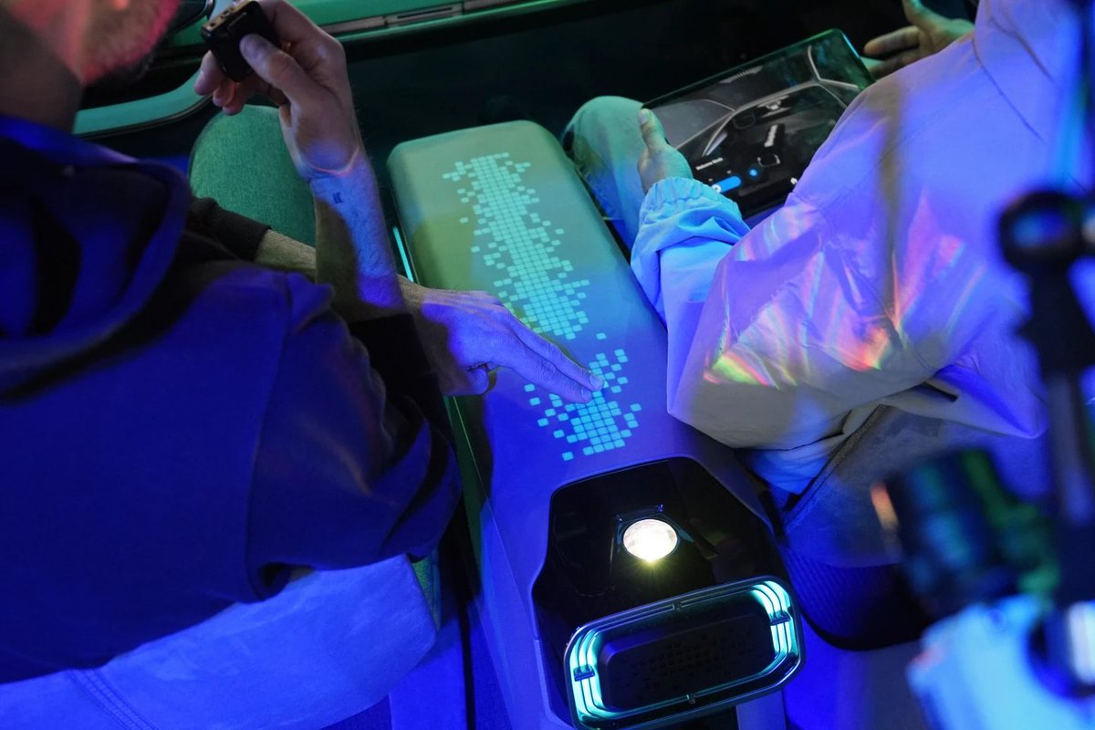emddi_jsc's tweet photo. CES 2025: Honda’s EV boosts battery life by 30%, Hyundai’s AI-powered Level 4 autonomous cars redefine smart cities, and BMW’s electric sports car merges sustainability with future design. 

Innovation leads, but can cost &amp; infrastructure keep up? #CES2025 #EV #AI #Mobility https://t.co/93zXjKz6LL