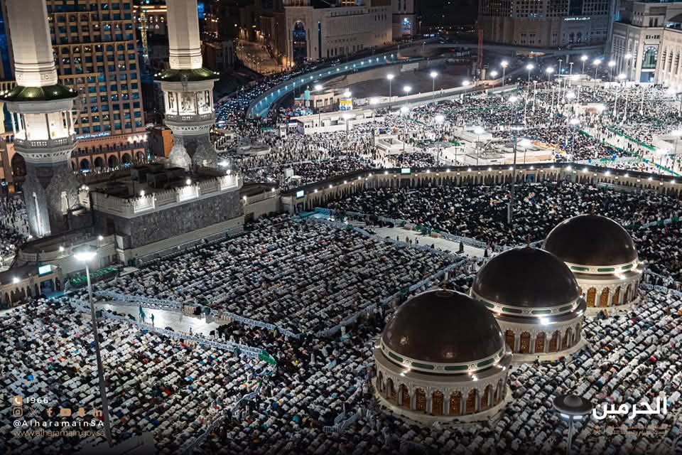 AbdirisakUrug's tweet image. 1st night of #Ramadan #Taraweeh prayers at Makkah.  🕋