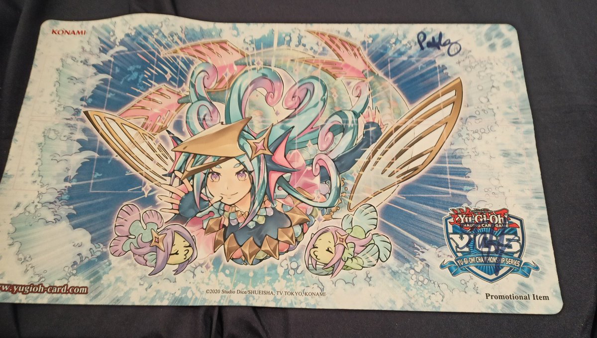 Yo <a href="/pakofficialtcg/">Pak</a> <a href="/TrifGaming/">Steven Trifunoski 🔱</a> thanks for signature on the mat! Pleasure to meet you both on the YCS! 🔥