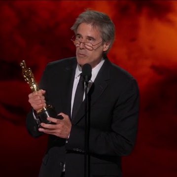 FilmUpdates's tweet photo. Walter Salles with his #Oscar https://t.co/M7XbZ8V2Gk