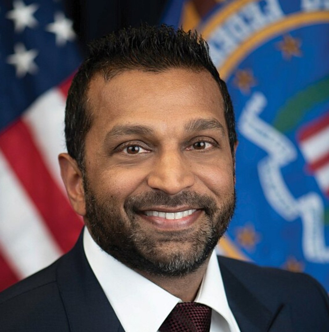 FBI Başkanı Kash Patel, Epstein'ın Adasını Ziyaret Edenlerin İsimlerini Açıklayacağını Duyurdu

FBI'ın yeni başkanı Kash Patel, Jeffrey Epstein'ın pedofili, seks ve uyuşturucu skandallarıyla ünlü adasını ziyaret eden herkesin isimlerini açıklayacağını duyurdu. Patel, bu adımın