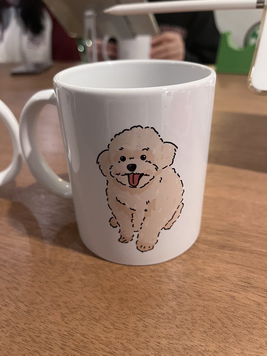 miru4211's tweet image. 今日は韓国祝日だけど、心配性なので仕事してしまう🥲写真は私が描いた愛犬の絵をプリントしたマグカップ