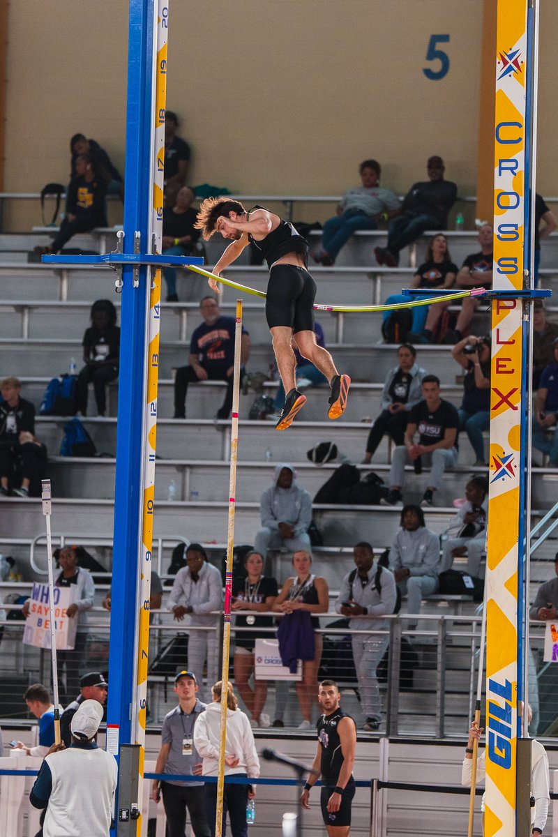 UIW Track and XC tweet media