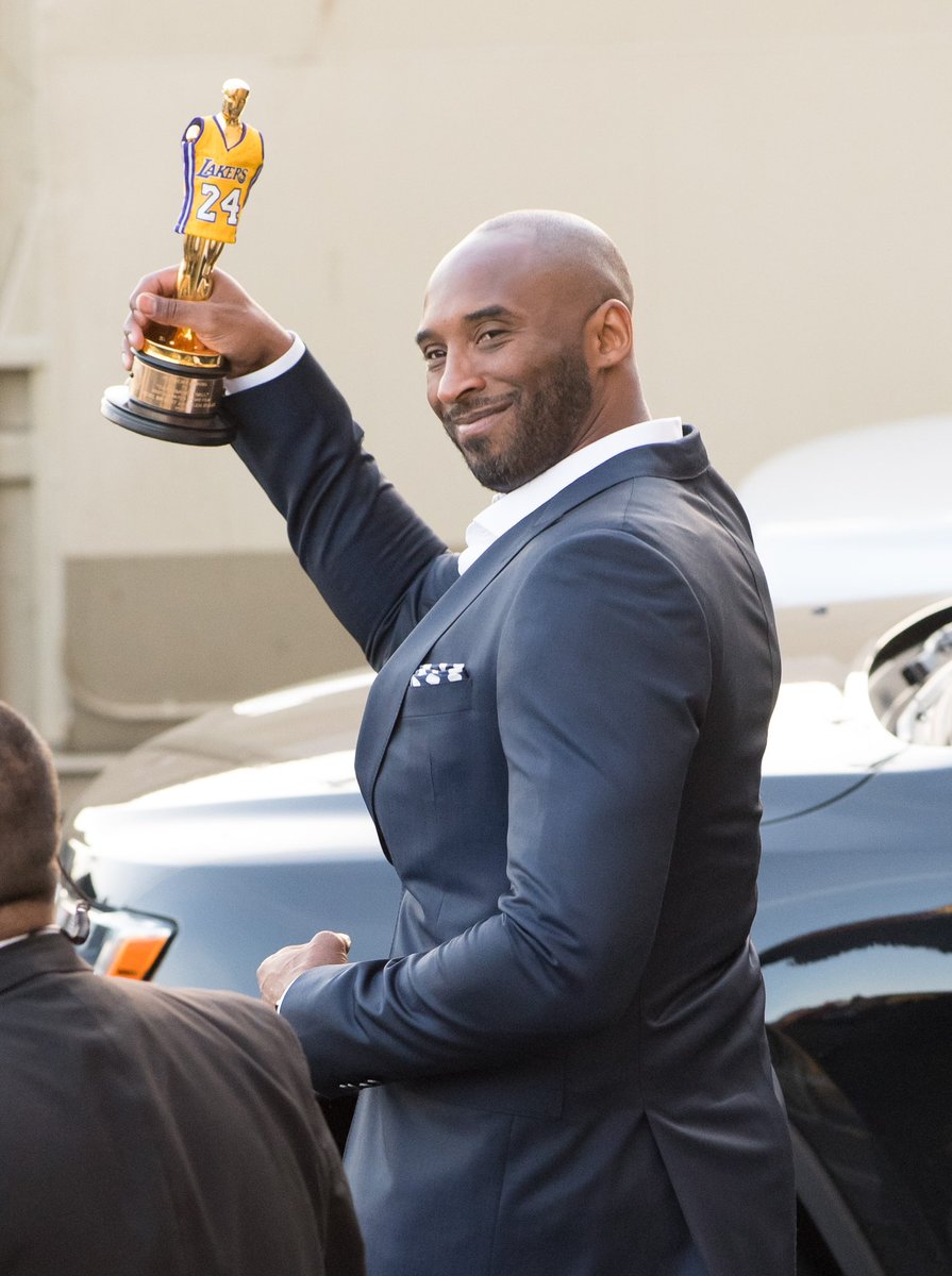 Remembering when Kobe won an #Oscar for “Dear Basketball”. 🙏🕊️
