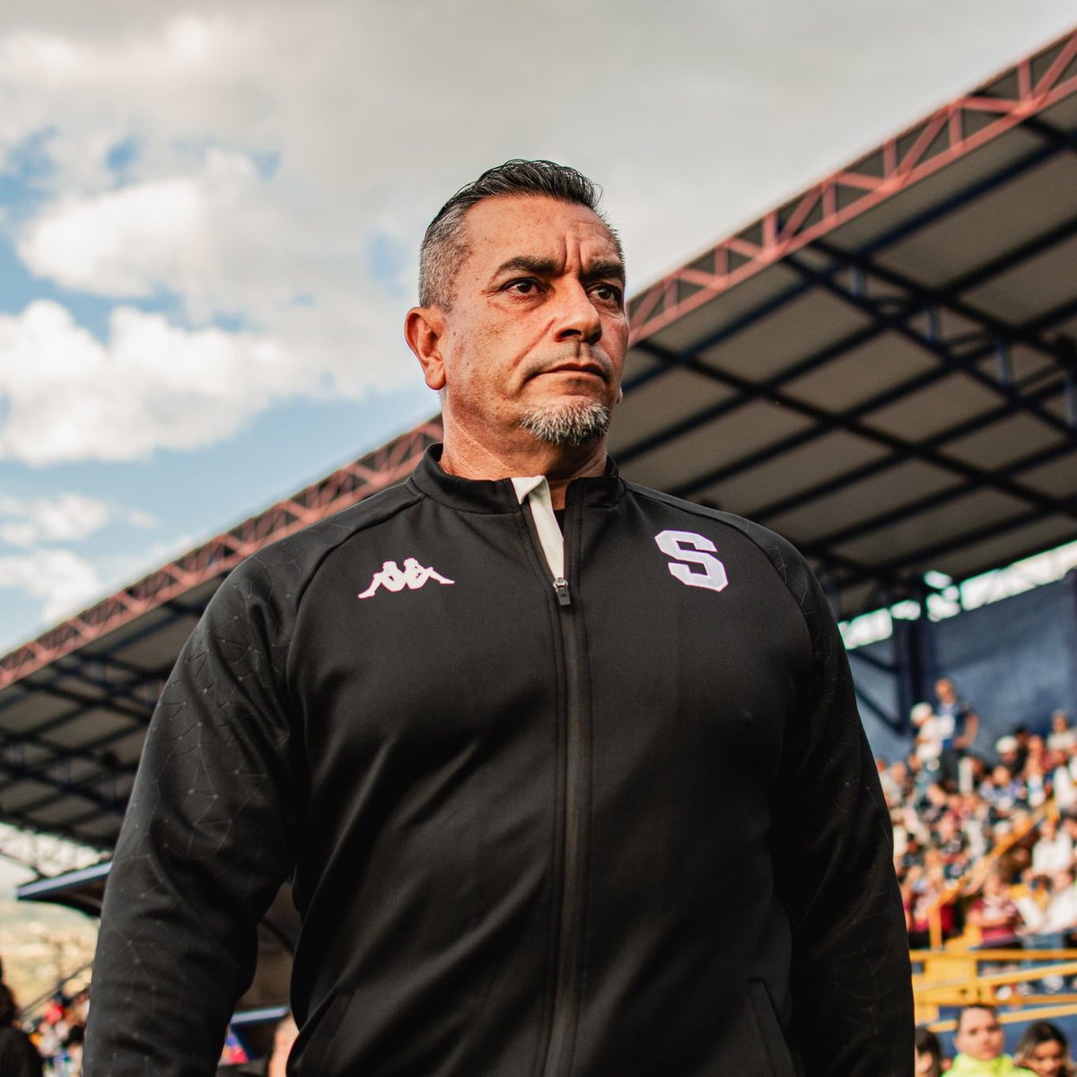 KevinJimenezCR's tweet image. La continuidad de José Giacone está en duda, horas claves para determinar el futuro del entrenador del #Saprissa. 

La directiva morada analiza si tomar la decisión final tras la derrota ante Cartaginés. 

@tdmascrc