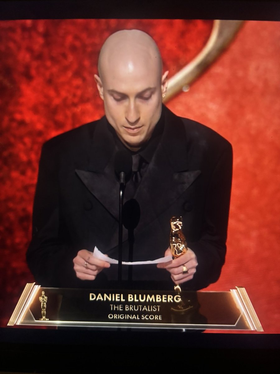Mejor banda sonora para “The Brutalist”
#Oscars2025 #Oscars