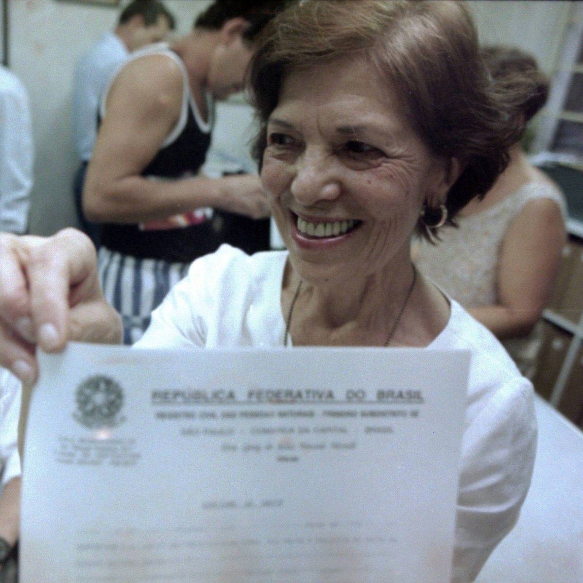 “Isso vai para uma mulher que, depois de uma perda tão grande no regime tão autoritário, decidiu não desistir” #Oscars 

VIVA EUNICE PAIVA!