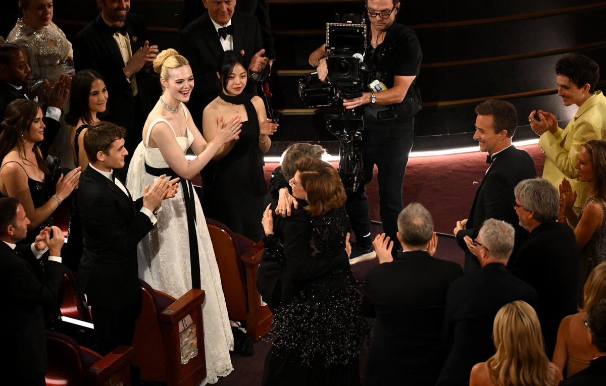 Red carpet space tweet media