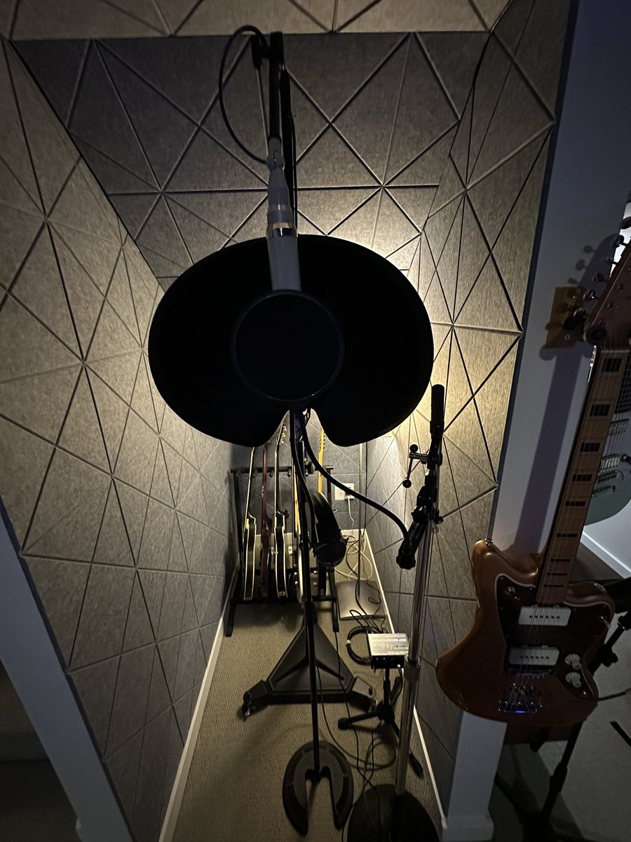 jdepoyster's tweet photo. Doing full album takes w a zyn in like an absolute menace https://t.co/mzg6gJrNDw