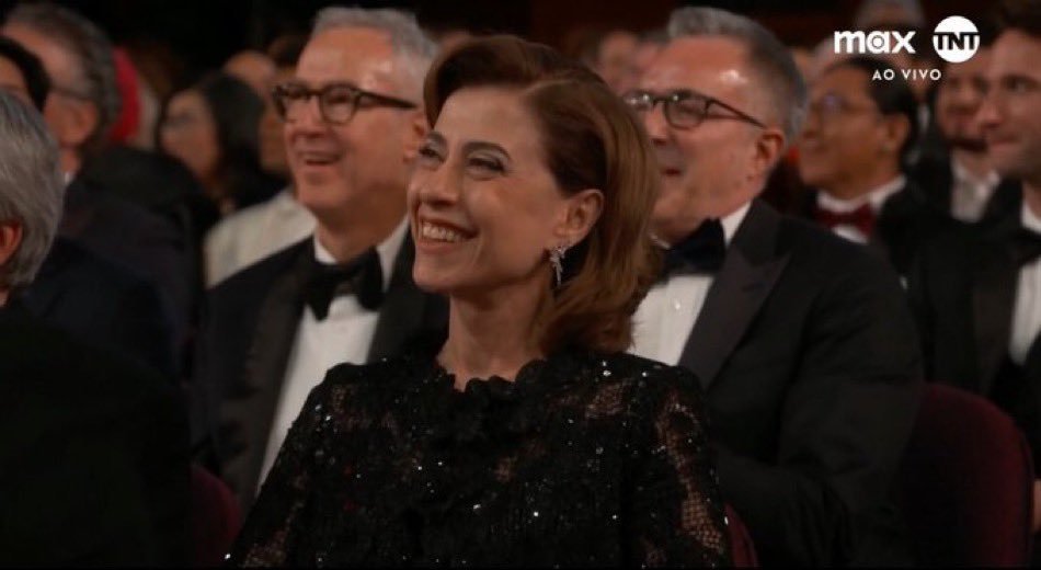 efronsaurr's tweet image. a história se repetiu fernanda montenegro e fernanda torres perderam oscar de melhor atriz mas isso não exclui o fato de que as duas fizeram HISTÓRIA nós amamos vocês duas demais!

o oscar que perdeu vocês!