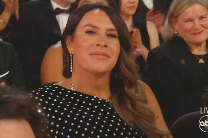 :#Ar2ÚltimaHora🦎🚨:
Este par de bodrios Jacques Audiard y Karla Sofía Gascón acaban de perder el #Oscar en sus respectivas categorías a mejor Director y mejor Actriz y “Emilia Perez” pierde a mejor película. 

Emilia Perez la gran perdedora de la noche.