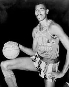 March 2: #OTD in 1962, Wilt Chamberlain (1936-1999) was the 1st and, so far, only NBA player to score 100 points in a game. Chamberlain's Philadelphia Warriors defeated the NY Knicks 169-147. 
📷: As a player for the Harlem Globetrotters, 1958-59.
bit.ly/3gkMhik