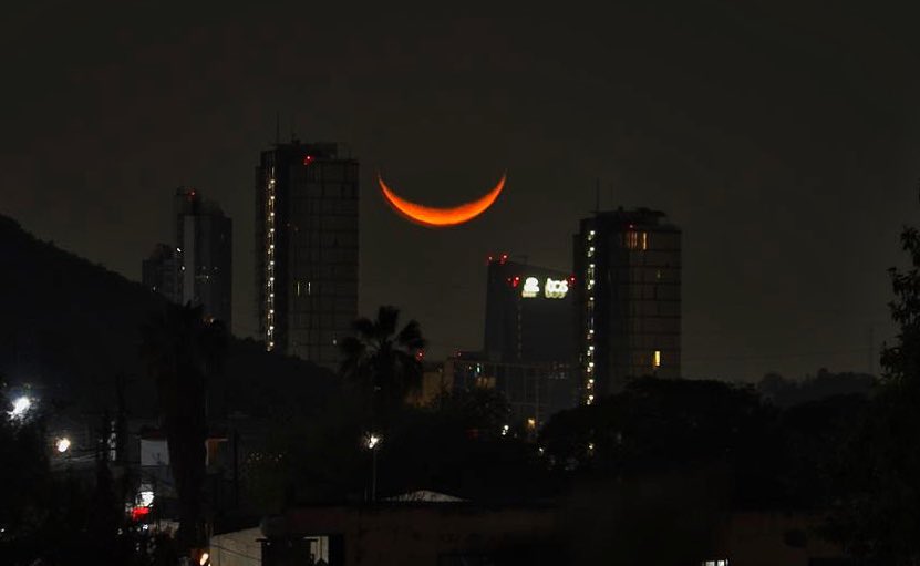 Jonathanhdz's tweet photo. #Luna de #Marzo #Monterrey  #LunaRoja https://t.co/NQTn4deXSJ