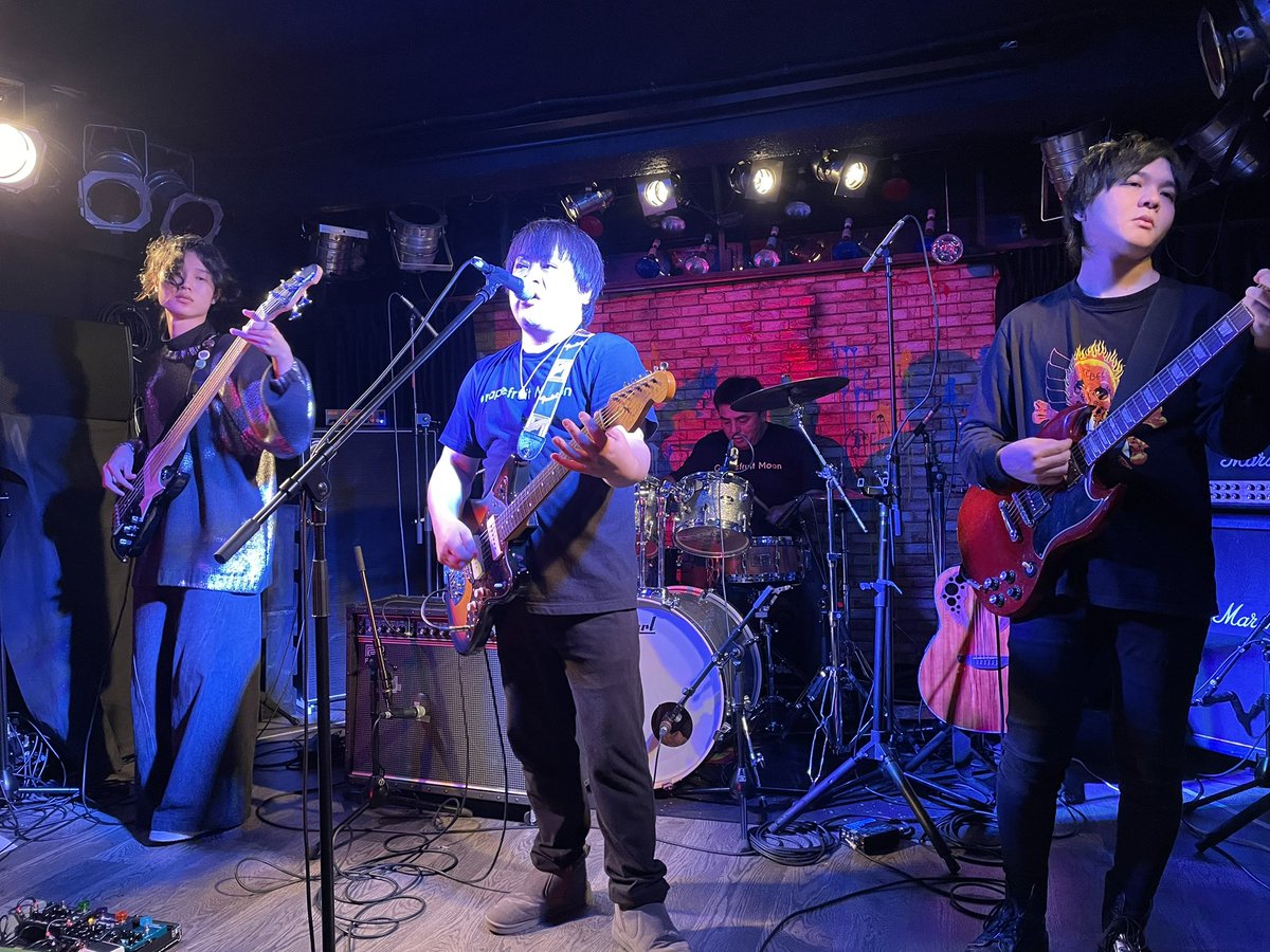 stroborush2022's tweet image. 一昨日は20年ぐらいの付き合いのHiRO YUKiさん@dqdqheadrock の主催イベントで今泉へ！4人になった一夜限りの？グレフルを観にきました　バンド内平均年齢が一気に下りフレッシュwww
とても良かった　
次はstroborushで御祭り騒ぎしたいですね^_^
#badkneelab