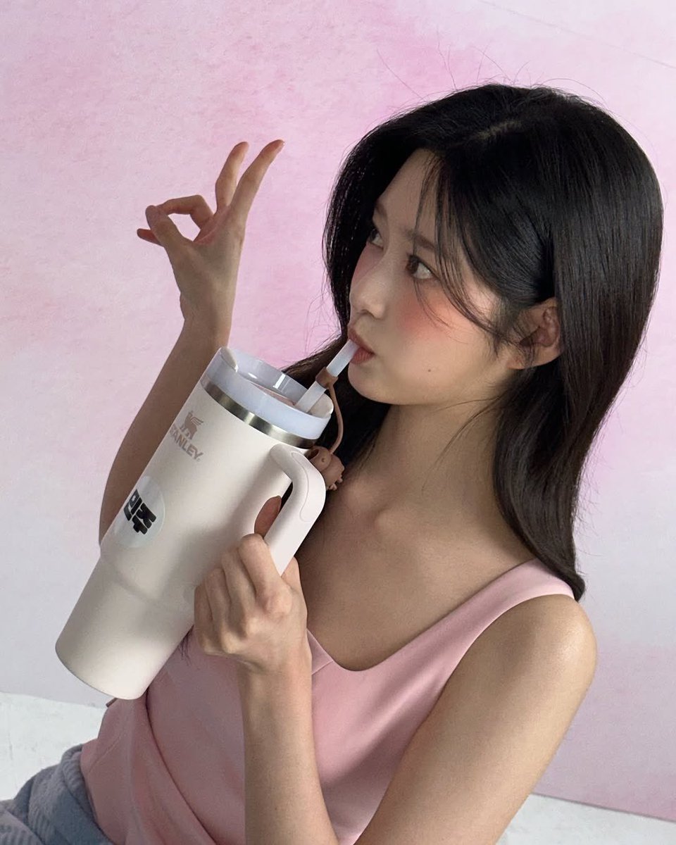 𝐜𝐢𝐜𝐢 𝖸𝖾 𝗇𝖾𝖿 𝖶𝗋𝗂𝗀𝗁𝗍. tweet media