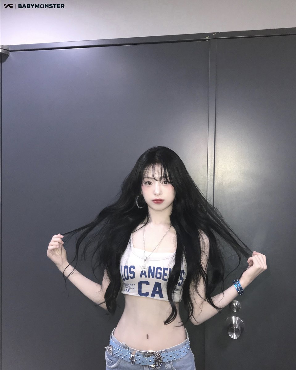 [📸] #BABYMONSTER_MEMORIES

.˚⊹⁺‧┈┈┈┈┈┈┈┈┈‧⁺ ⊹˚.

　#𝙰𝙷𝚈𝙴𝙾𝙽'𝚜 𝙼𝙴𝙼𝙾𝚁𝙸𝙴𝚂
　　　　𝚒𝚗 𝙹𝙰𝙿𝙰𝙽🖤🤍

.˚⊹⁺‧┈┈┈┈┈┈┈┈┈‧⁺ ⊹˚.

✔️‘Woke Up In Tokyo’キャンペーンも
実施中なので、チェックしてください❣️

🔗 babymonster-official.jp/s/ygbm/page/wo…