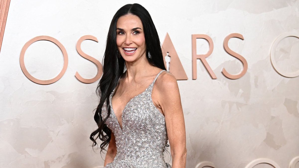 Demi Moore deserved so much more recognition and deep down, everyone knows it. She delivered the performance of a lifetime in THE SUBSTANCE and I would’ve loved to see her win tonight 💚 forever MY winner, I love her so much #Oscars