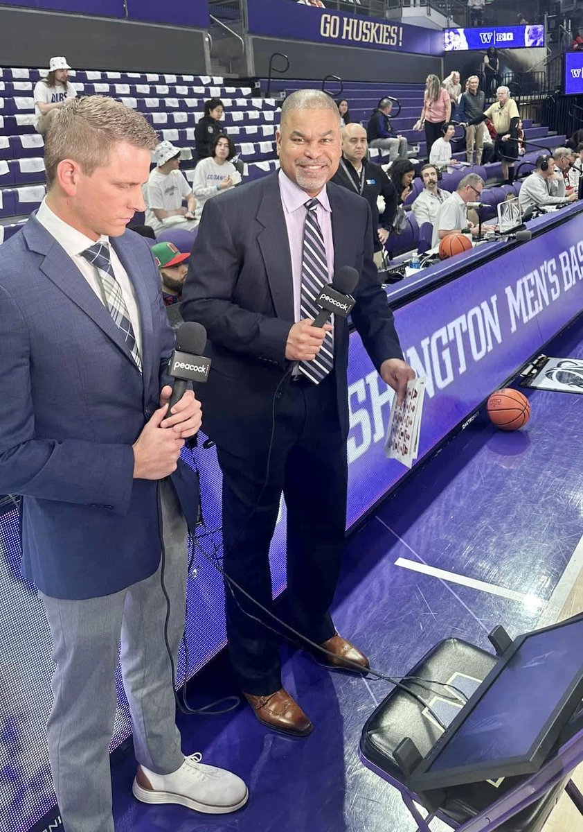 Eldridge Recasner (@erecasner) on Twitter photo Tho my Huskies lost to <a href="/IndianaMBB/">Indiana Basketball</a> yesterday I had a great time on the <a href="/NBCSports/">NBC Sports</a> @Peacock call with <a href="/NoahReed_24/">Noah Reed</a> he was fun to work with and a real pro.
I was running the lane and spotting up for 3s like Luke Goode and he was setting me up like that <a href="/MSU_Basketball/">Michigan State Men's Basketball</a> legend😍 Tho my Huskies lost to <a href="/IndianaMBB/">Indiana Basketball</a> yesterday I had a great time on the <a href="/NBCSports/">NBC Sports</a> @Peacock call with <a href="/NoahReed_24/">Noah Reed</a> he was fun to work with and a real pro.
I was running the lane and spotting up for 3s like Luke Goode and he was setting me up like that <a href="/MSU_Basketball/">Michigan State Men's Basketball</a> legend😍