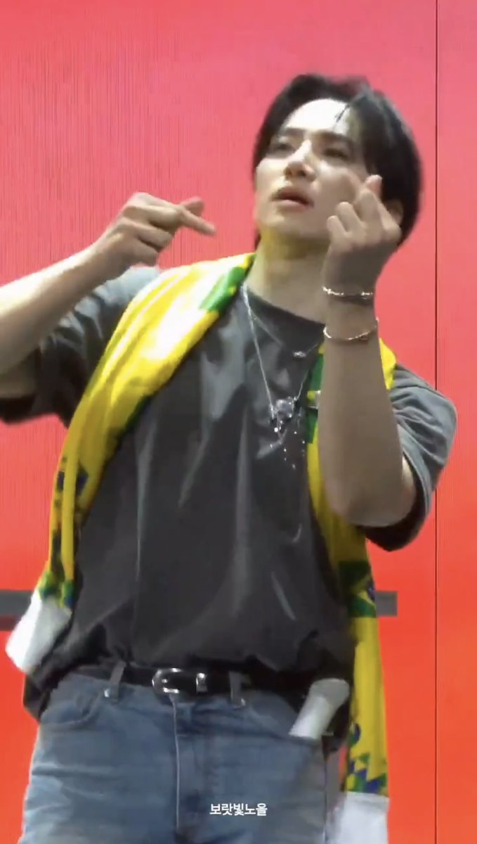 바지 주머니에서 ❤️꺼내기 힘든듯한 저 표정좀 봐
누가 ‘연천’ 아니랄까봐😁
그 와중에 한 손에 든 🫰 절대지켜😁 지나치게 귀여운 하트장인 널 어쩌면 좋으니🐧💛
(사진 출처: @_violetsunset님 영상 캡쳐본)
#이준호 #연천