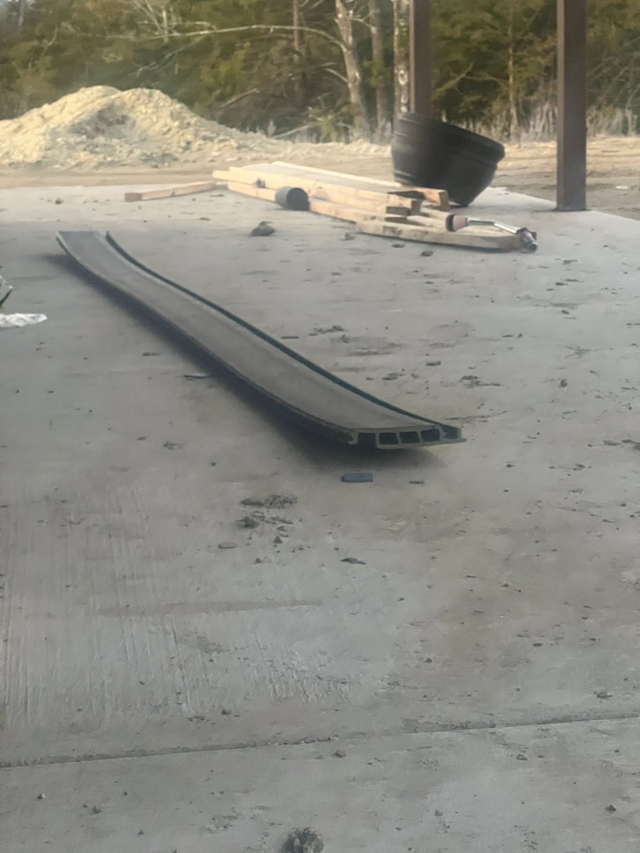 Rock30Podcast's tweet photo. Here's a photo of how the @DuxxBakDecking product was delivered to my house. This is an unused, uninstalled board. After reneging on the refund they said it was because the way the product was installed. How do they account for this board below that has never been installed? https://t.co/GGIHuXRIjB