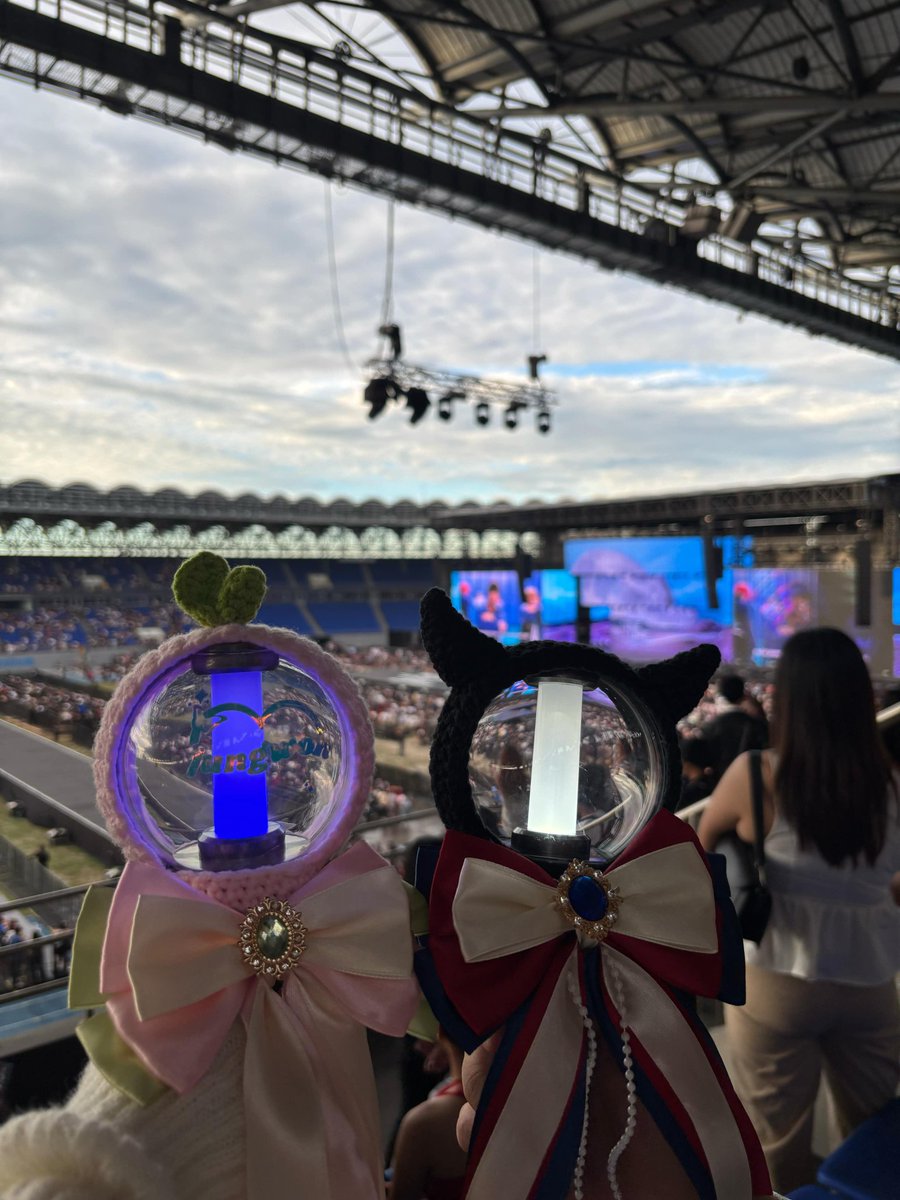 kimyungshookt's tweet photo. 💌: @handeeworks #beanieproof

super late feedback, but here's our pretty engene bong !

thank u always, mx dee, for these beautiful ribbons + for dealing w our requests for its design and colors !! from fate to wtl, you've never disappointed us with your work 🤍 https://t.co/MWcdd6gVvu