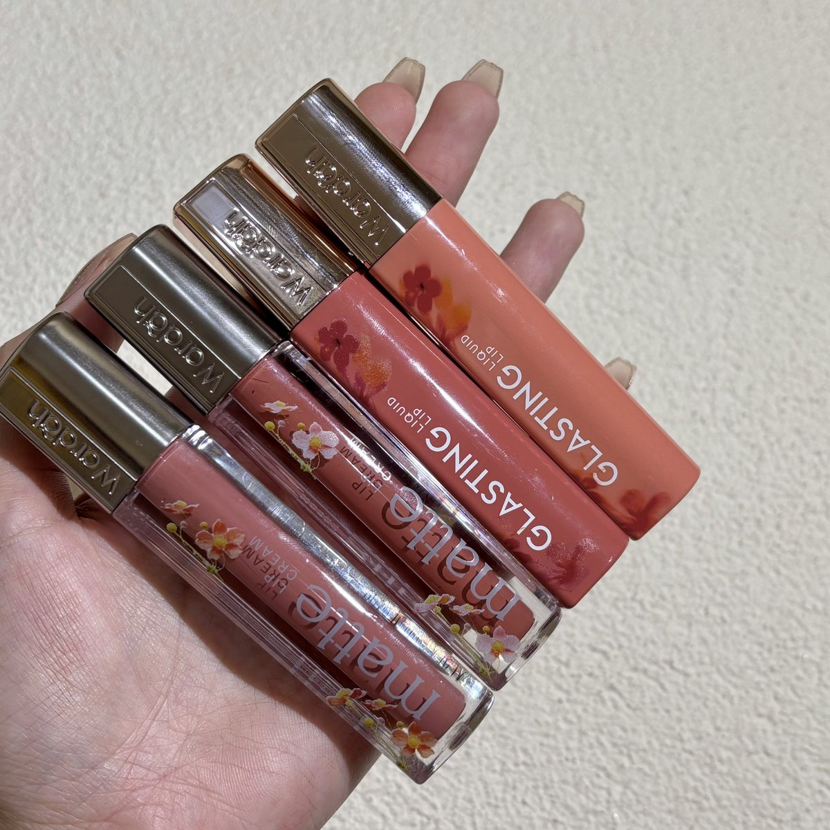 NUDE LIPPIES NEVER GONE WRONG!🙂‍↔️☝🏻 

siap menjadi soft girl di 2025 dengan minimal makeup dan lippies nude yang cantik, anti pucet-pucet club🎀💗