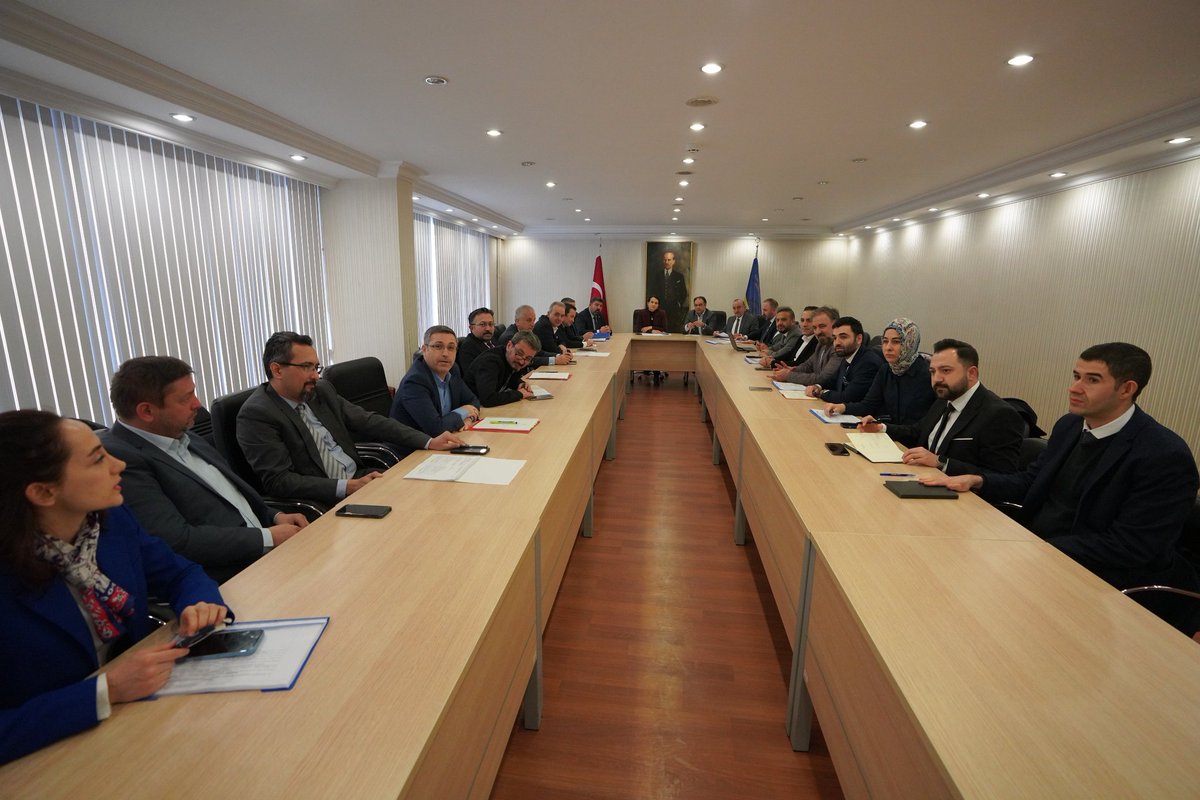 Sağlık Bakanlığı’nın üyesi bulunduğu Türk Ağır Sanayii ve Hizmet Sektörü Kamu İşverenleri Sendikası (TÜHİS) ile sağlık emekçileri adına yeni dönem toplu iş sözleşmesi süreci bugün gerçekleştirdiğimiz birinci oturumla başlamış oldu. Sağlık emekçileri adına yetkili sendika olarak