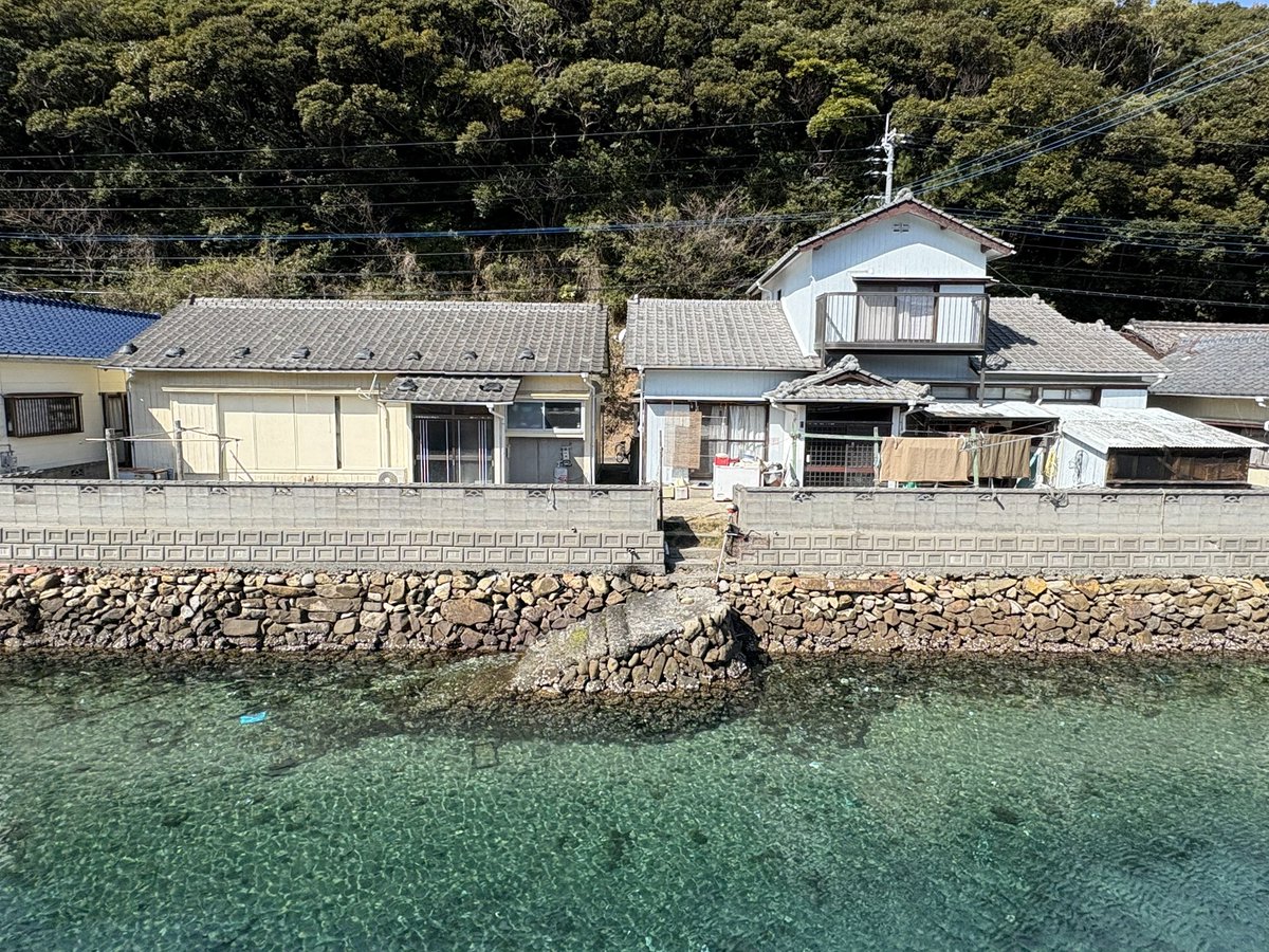 syumatsusyusyu's tweet photo. 海への勝手口 https://t.co/qAd9tg8joA