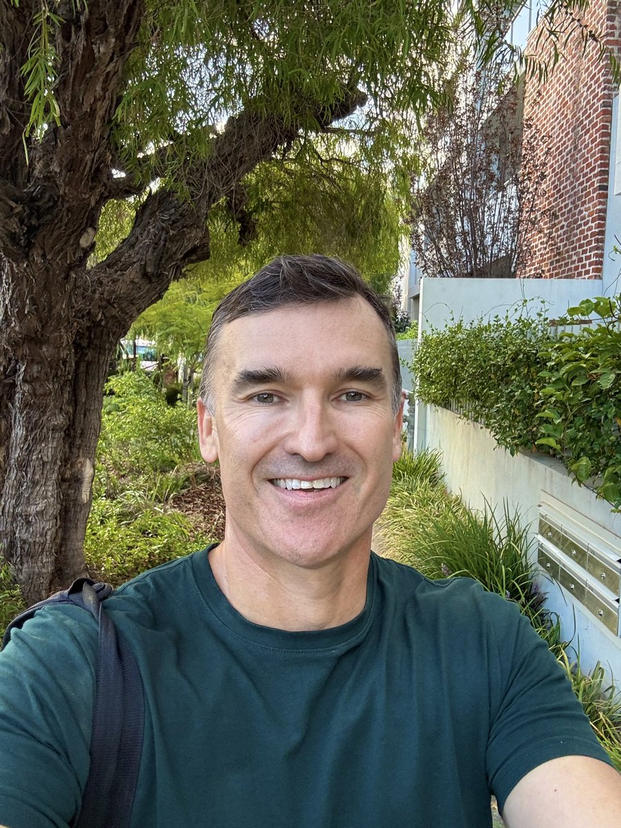 A great 3 hour door knocking session this arvo in the West Perth part of the Perth electorate. 

A lot of conversations covering a vast number of issues: planning, housing, pedestrian and cycling safety, e-scooters, roads and the state of political debate. 

Thanks to everyone