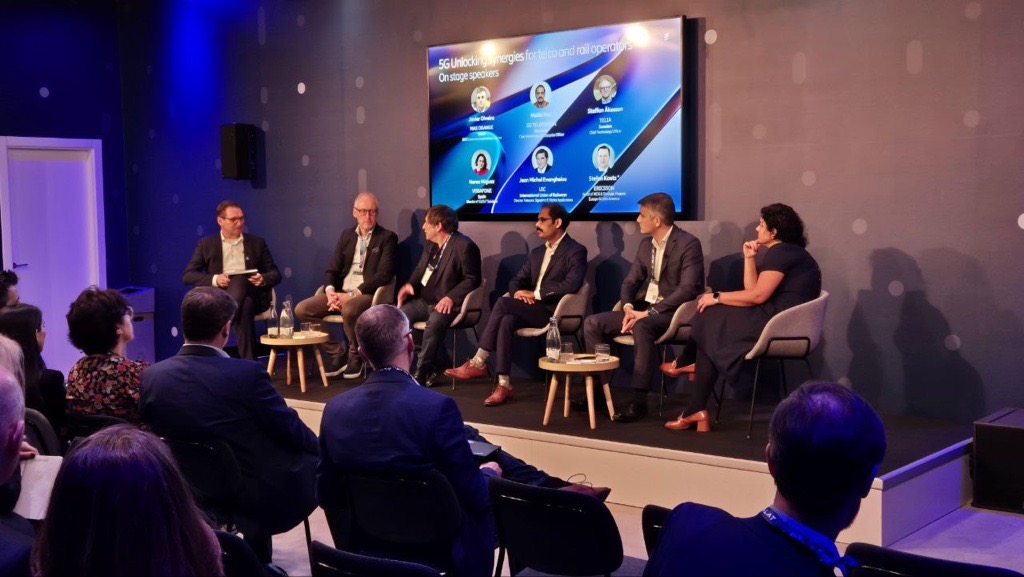 🔴LIVE panel, #MWC25 🔴 #5G unlocking synergies for telco and rail operators​ 🚈 Staffan Åkesson says "5G is growing with importance for digitalization of society, not only for mass market consumer services, but also for business critical and mission critical communications."