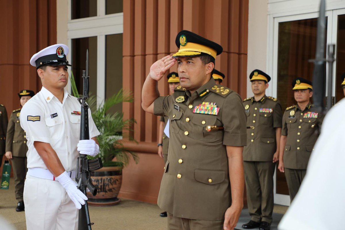 𝐊𝐔𝐍𝐉𝐔𝐍𝐆𝐀𝐍 𝐇𝐎𝐑𝐌𝐀𝐓 𝐉𝐀𝐁𝐀𝐓𝐀𝐍 𝐒𝐔𝐊𝐀𝐑𝐄𝐋𝐀𝐖𝐀𝐍 𝐌𝐀𝐋𝐀𝐘𝐒𝐈𝐀 𝐊𝐄 𝐀𝐆𝐄𝐍𝐒𝐈 𝐏𝐄𝐍𝐆𝐔𝐀𝐓𝐊𝐔𝐀𝐒𝐀𝐀𝐍 𝐌𝐀𝐑𝐈𝐓𝐈𝐌 𝐌𝐀𝐋𝐀𝐘𝐒𝐈𝐀
3 Mac 2025 - Ketua Pengarah RELA, telah mengadakan kunjungan hormat ke Ibu Pejabat Agensi Maritim Malaysia (APMM)