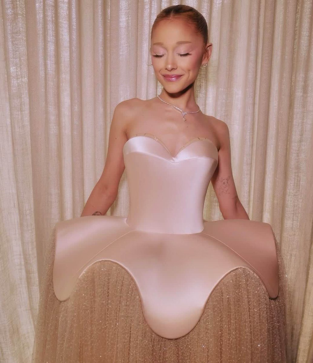 sassy_sybille's tweet image. ⠀ 
⠀ 
𝐱 𝐮𝐩𝐝𝐚𝐭𝐞 #𝙾͟𝚄͟𝙰͟𝚃͟𝚒͟𝙷͟𝙻͟𝚆

@𝐬𝐚𝐬𝐬𝐲_𝐬𝐲𝐛𝐢𝐥𝐥𝐞 Happy to be here ✨ i am floating with gratitude # 0scars
⠀
⠀