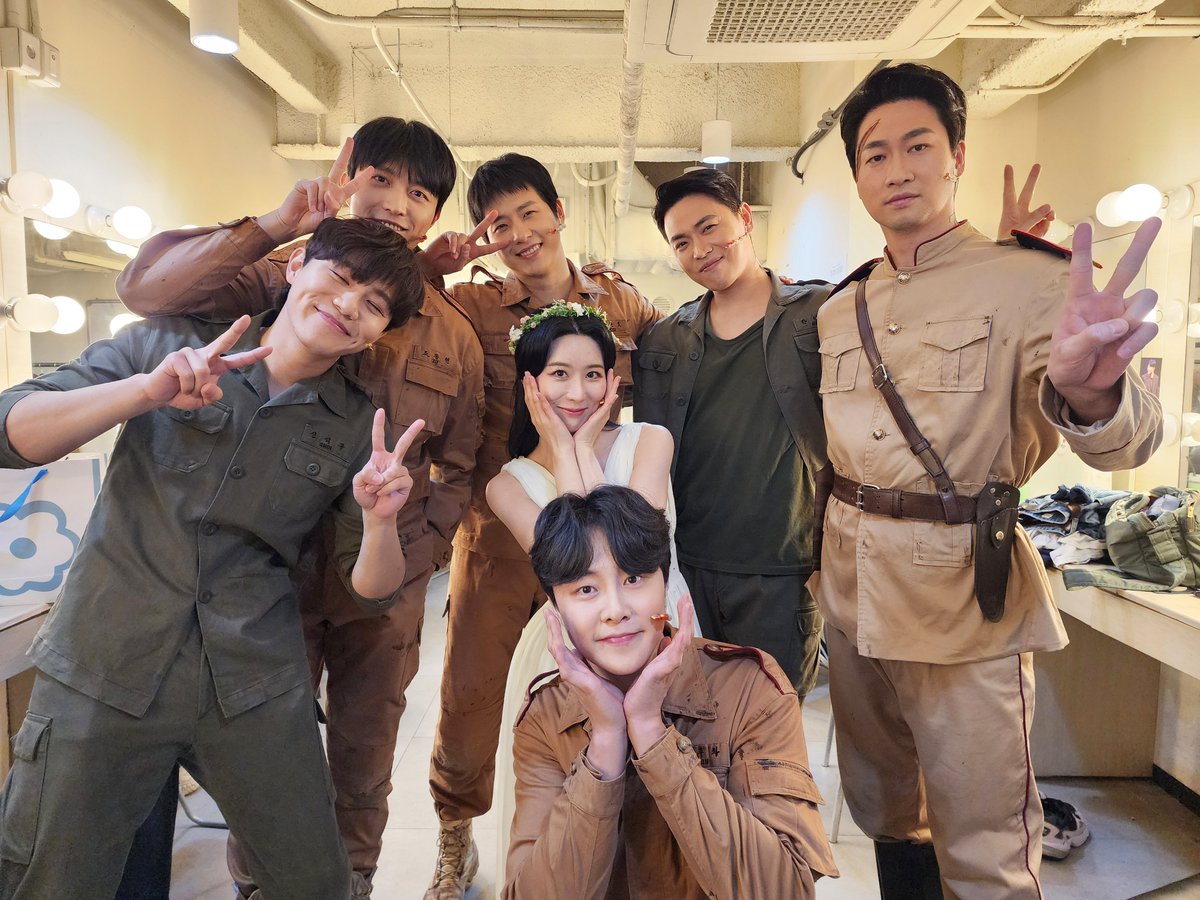 yeonwoo_tw's tweet image. [연우뮤지컬 02] #여신님이보고계셔 #막공사진공개

#주다온 #이동하 #신우 #안재영 #조용휘 #김방언 #최민우  배우의
마지막 공연에 함께해 주신 관객 여러분들께
감사드립니다.

-
2024.11.26 - 2025.3.3
인터파크 유니플렉스 1관

𝐆𝐨𝐨𝐝 𝐁𝐲𝐞💐
