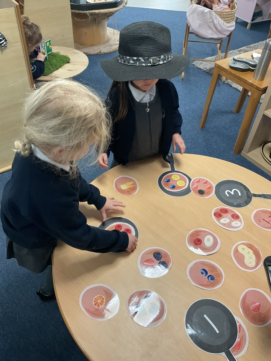 MrsColganEY's tweet photo. Using our pancake theme to subitise #middlethorpeprimary #middlethorpeRE #middlethorpeN #middlethorpemaths https://t.co/oDc9QyMefR