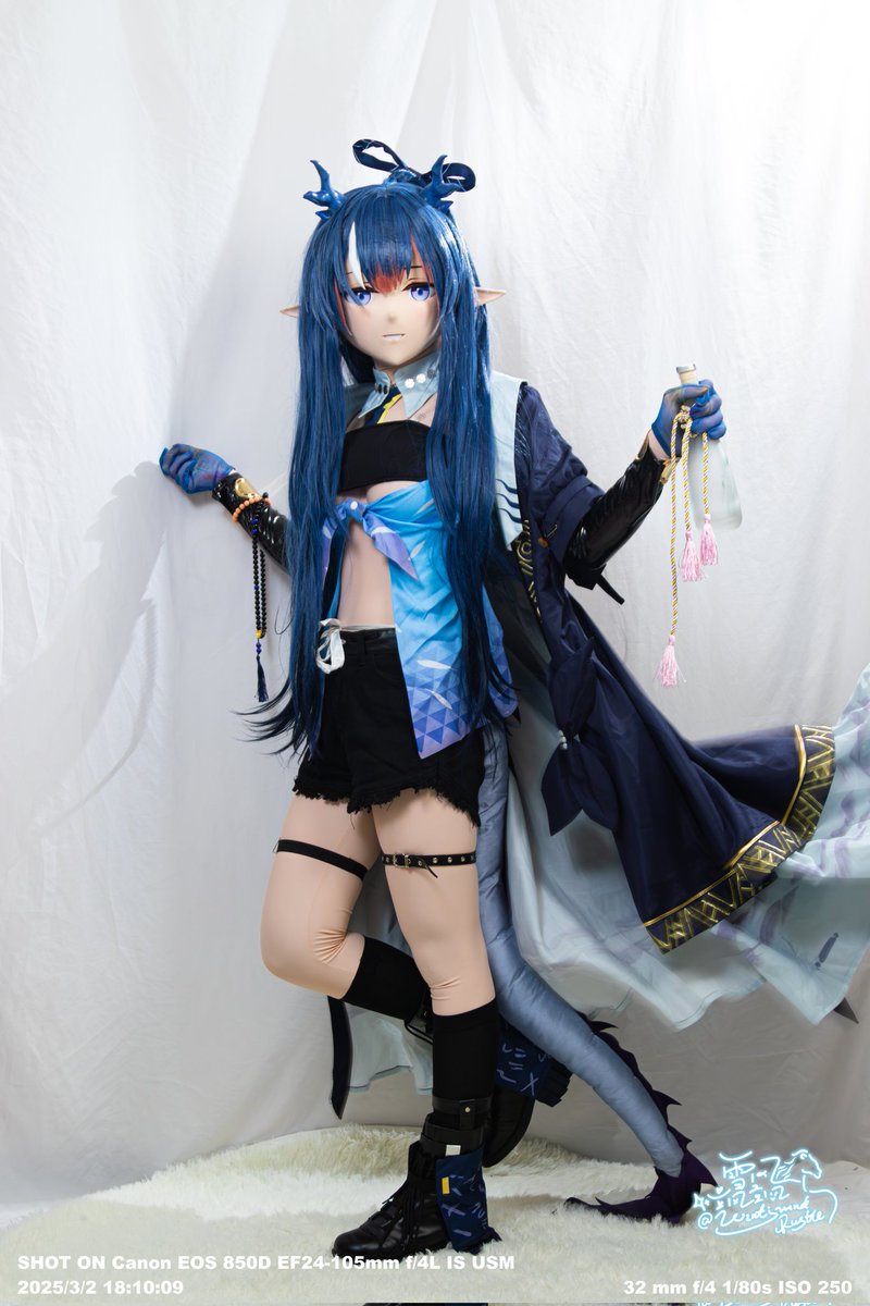 排备白旗舞，先自有由来。合如花焰秀，散若电光开。喊声震天裂，腾踏山岳摧。剑器呈多少，浑脱向前来。

祝令姐生日快乐~🎂🎉

📷&amp;🪄：<a href="/kiger_CNxiaohe/">一块小禾</a>

#令 #明日方舟 #kigurumi #着ぐるみ #Arknights #アークナイツ