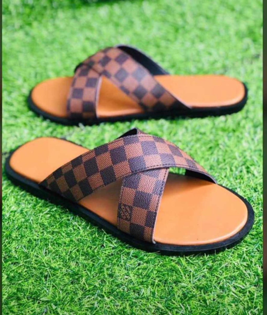 dat_esan_boy's tweet image. Happy new week 

Pls shop this from us?
..
📌 Available only on request
.
Price;
.
Nationwide delivery
.
Kindly send us a DM

#handmadeaccessory #handmadeshoe