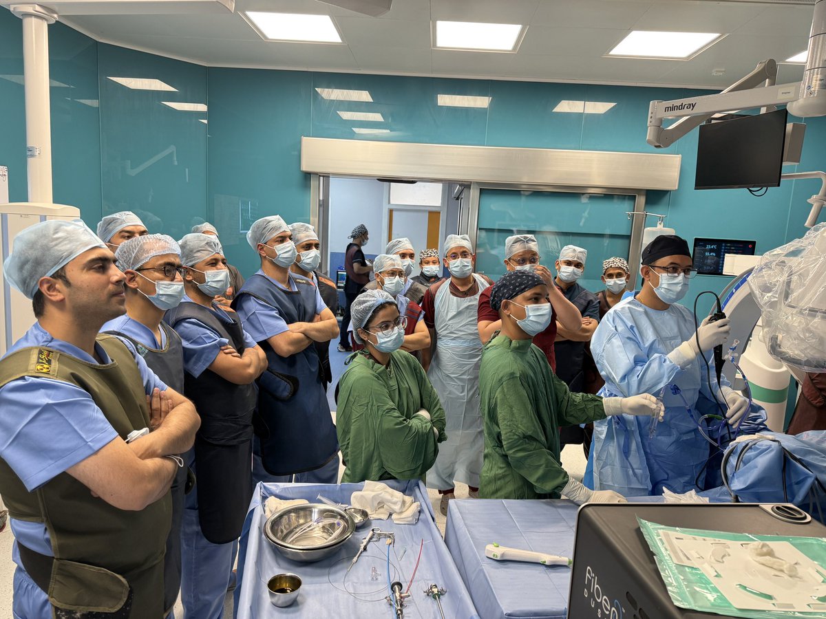 Shresthanyl's tweet image. B&B Laser course- it’s the blend of 🟢Enthusiastic learner, 🟢dedicated faculty and 🟢cooperative hospital staff !!!✅
