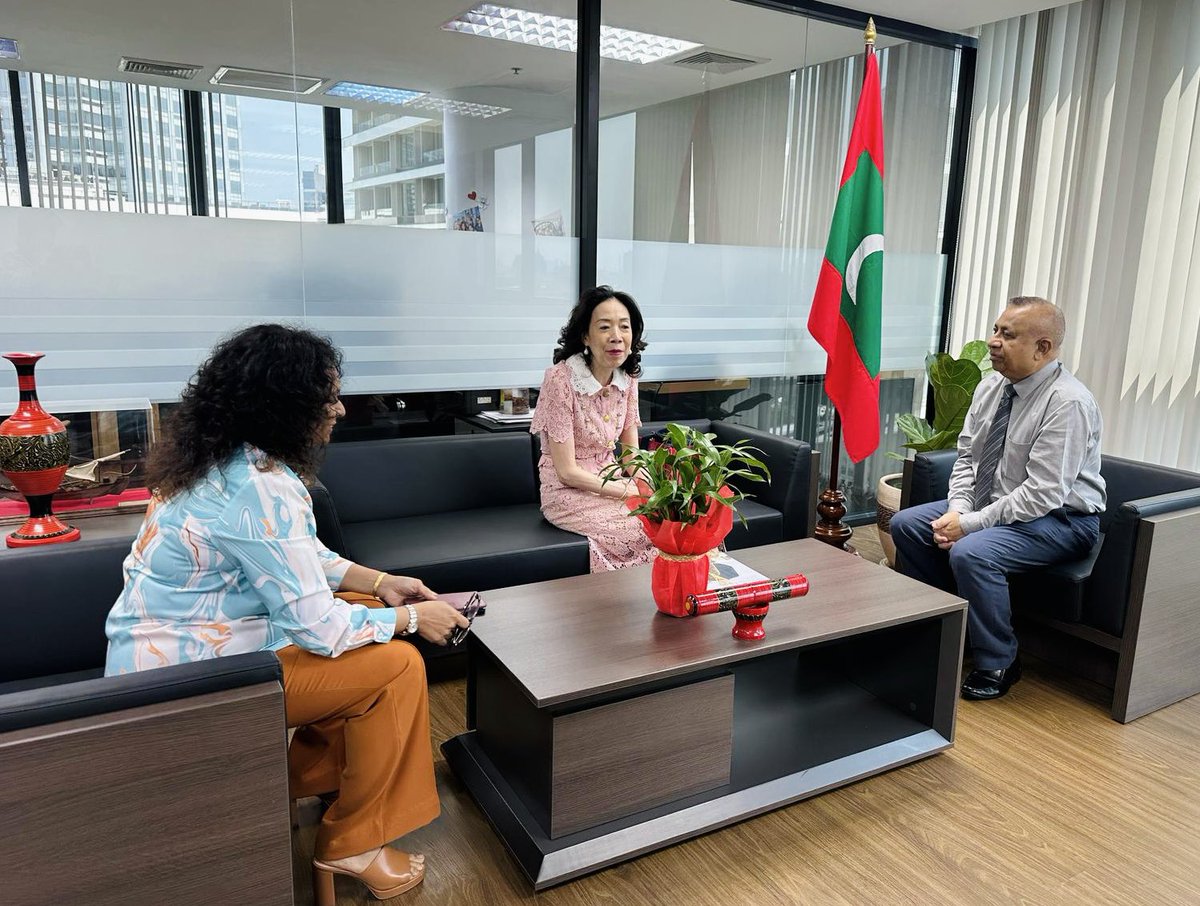Ms. Kathleen Pokrud, author of ‘Global Culinary Stories’ &amp; Foreign Affairs Advisor of Elite+ Magazine paid a courtesy call on Ambassador H.E. Mr. <a href="/FuwadThowfeek/">Fuwad Thowfeek</a> and briefed about her project on showcasing culinary history and sustainable food practices of countries.

<a href="/MoFAmv/">Ministry of Foreign Affairs 🇲🇻</a>