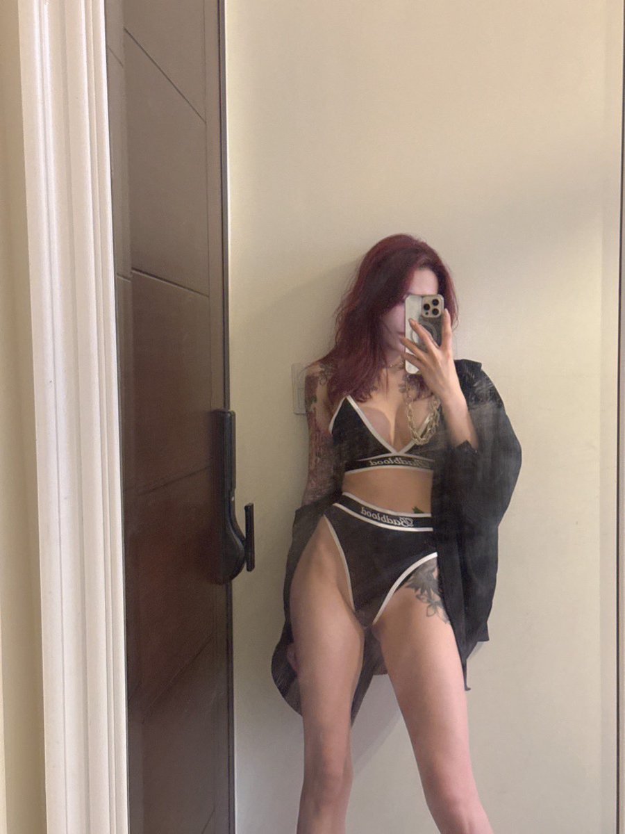 大家喜歡看我正面還是背面😳😳
我喜歡從後面😛

fans66.tw/hanababy 支持我可以訂閱看更多色色的我喔💜💜