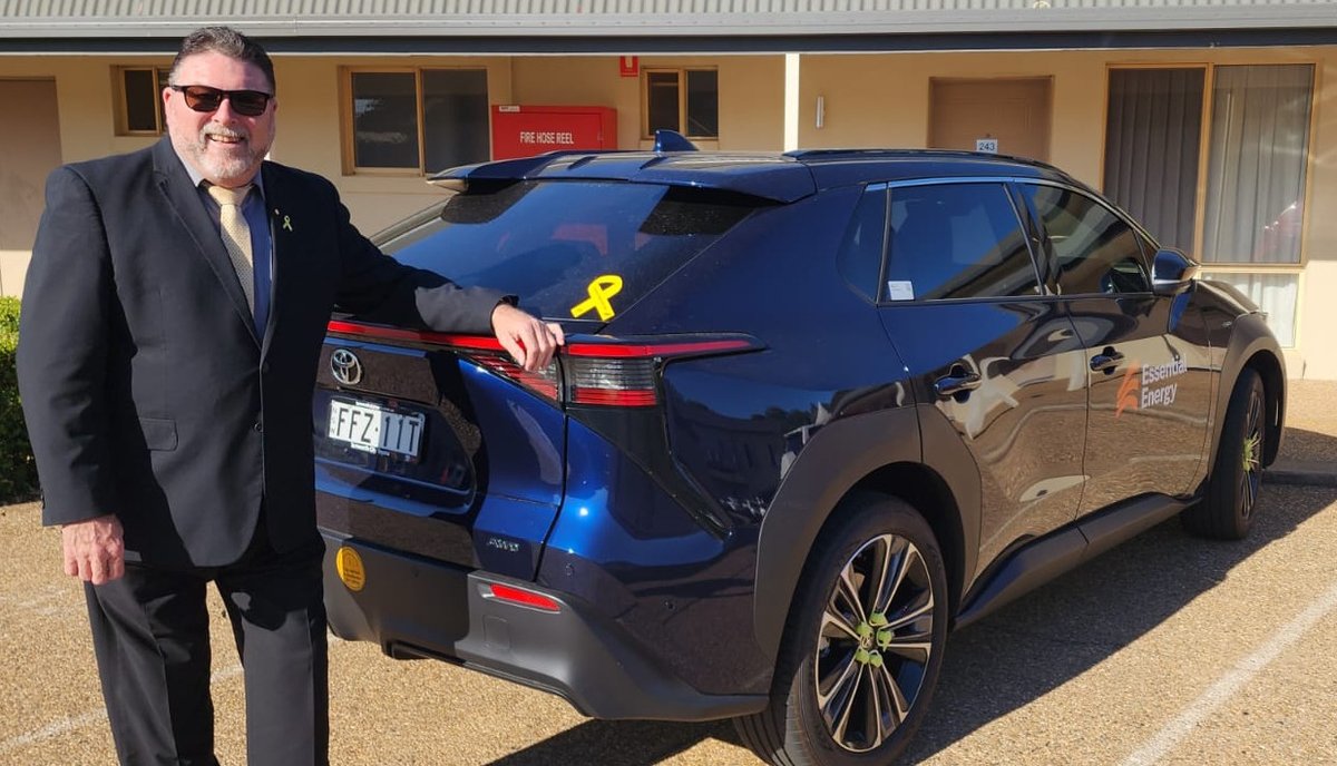 SarahGroup.Org (@sarahgroup) on Twitter photo Sarah was heading to <a href="/CharlesSturtUni/">Charles Sturt University</a> Wagga just before she was killed, so its tough for me to be here. But arriving at my hotel what do I immediately see? #DriveSoOthersSurvive stickers on @EssentialEnergy vehicles. So thx EE for your #RoadSafety support & for making me smile! Sarah was heading to <a href="/CharlesSturtUni/">Charles Sturt University</a> Wagga just before she was killed, so its tough for me to be here. But arriving at my hotel what do I immediately see? #DriveSoOthersSurvive stickers on @EssentialEnergy vehicles. So thx EE for your #RoadSafety support & for making me smile!