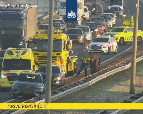 Ongeval op A50 voorbij knp. Beekbergen zorgt voor afsluiting rijstrook