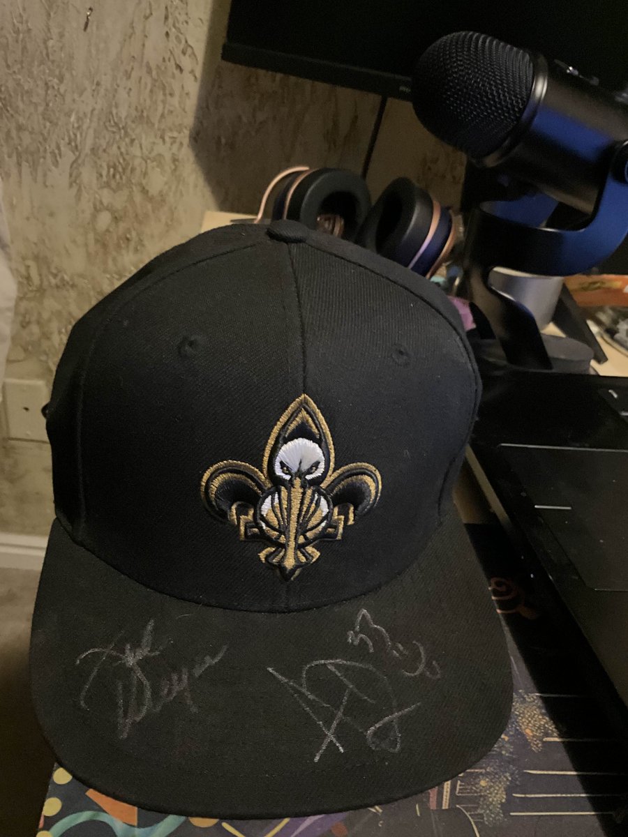 Had a great time at the Pelicans @ Jazz game tonight! Highlight was meeting Antonio Daniels and Joel Meyers and them being awesome signing my hat!

<a href="/adaniels33/">Antonio Daniels</a> <a href="/JoelMeyersNBA/">Joel Meyers</a> <a href="/PelicansNBA/">New Orleans Pelicans</a>