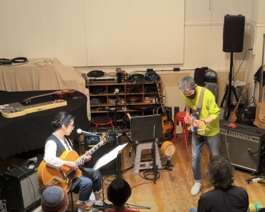 自分たちのこととなると
相変わらずうまく言えませんが、
今年初ライブということや、
非常に若い人たちに打ちのめされる機会を
頂けたことなど、感謝でいっぱいでした。

ただただいつも通りですが、
一生懸命に準備し一生懸命に演奏し歌いました。

新旧曲、みずみずしく微笑んでくれた気がします。