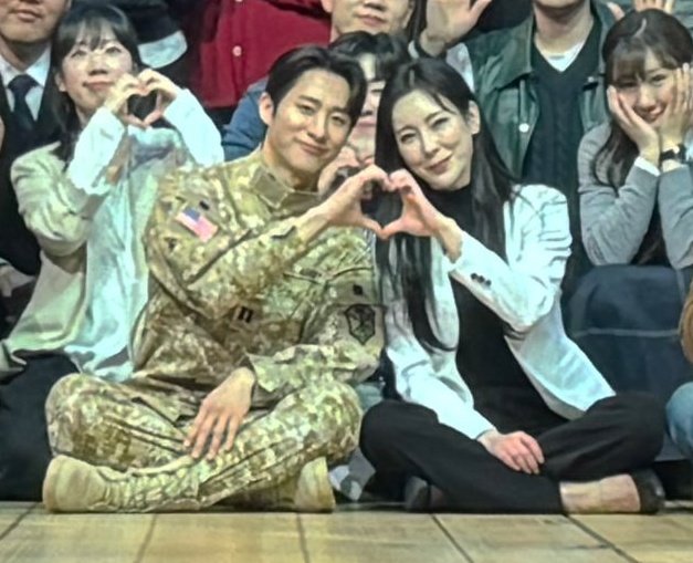 썸미니의 초연부터 한결같은 포즈를 봐🥹 나의 영원한 리즈조쉬야 안녕..

22-23 초연                            24-25 재연