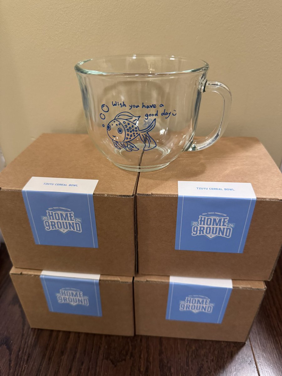 My Tzuyu cereal bowls from fanmeeting finally arrived :p