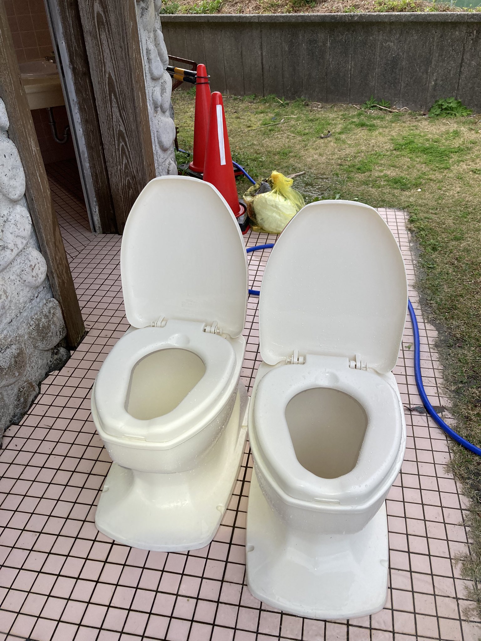 海岸洋式個室トイレ 公共トイレ清掃 – Søg / X